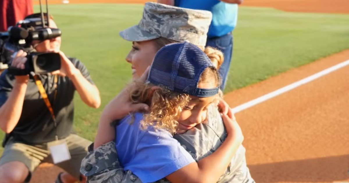 Military Mom Reunites With Son After 7 Months Heartwarming Faithpot 0069