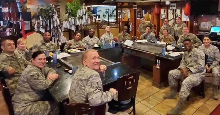 couple-pays-military-members-lunch