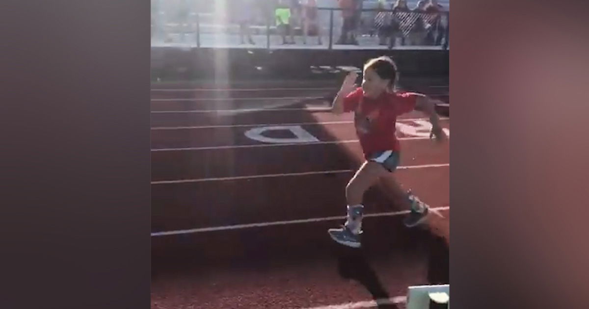 girl with spina bifida runs
