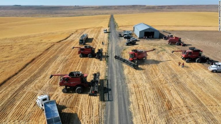 Ritzville Farmers Band Together To Harvest Crop For Fellow Farmer With ...