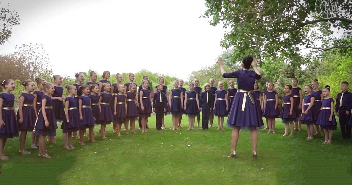 Color Music Choir Beautifully Sings 'You Raise Me Up'