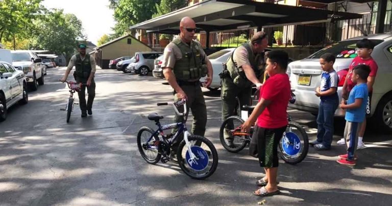 Clackamas-County-officers-buy-kids-bikes