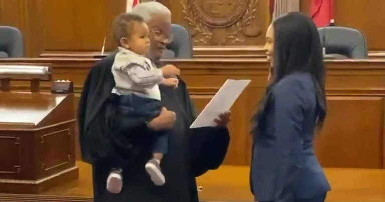judge-holds-baby-law-student