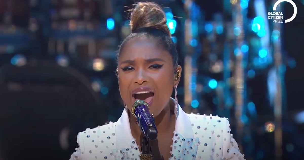 Jennifer Hudson Gives Power-Packed Performance Of 'Hallelujah' At