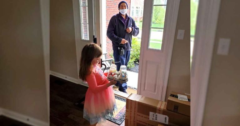 fedex-driver-surprises-young-girl