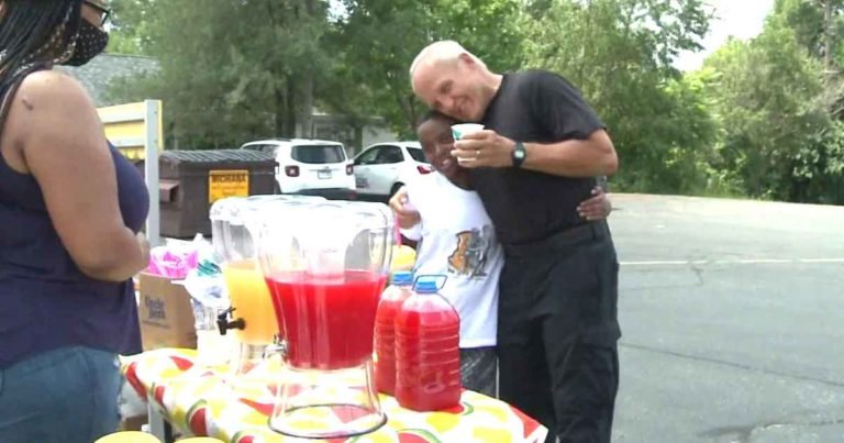 police-officer-helps-boy-with-lemonade-stand