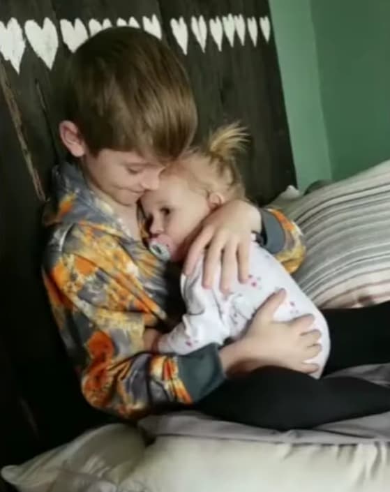 Big Brother Serenades Baby Sister With Sweet Rendition Of ‘count On Me