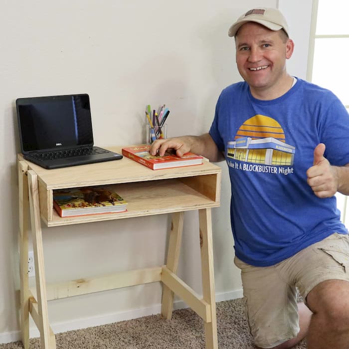 Dad Builds Desks For Struggling Students During Pandemic FaithPot