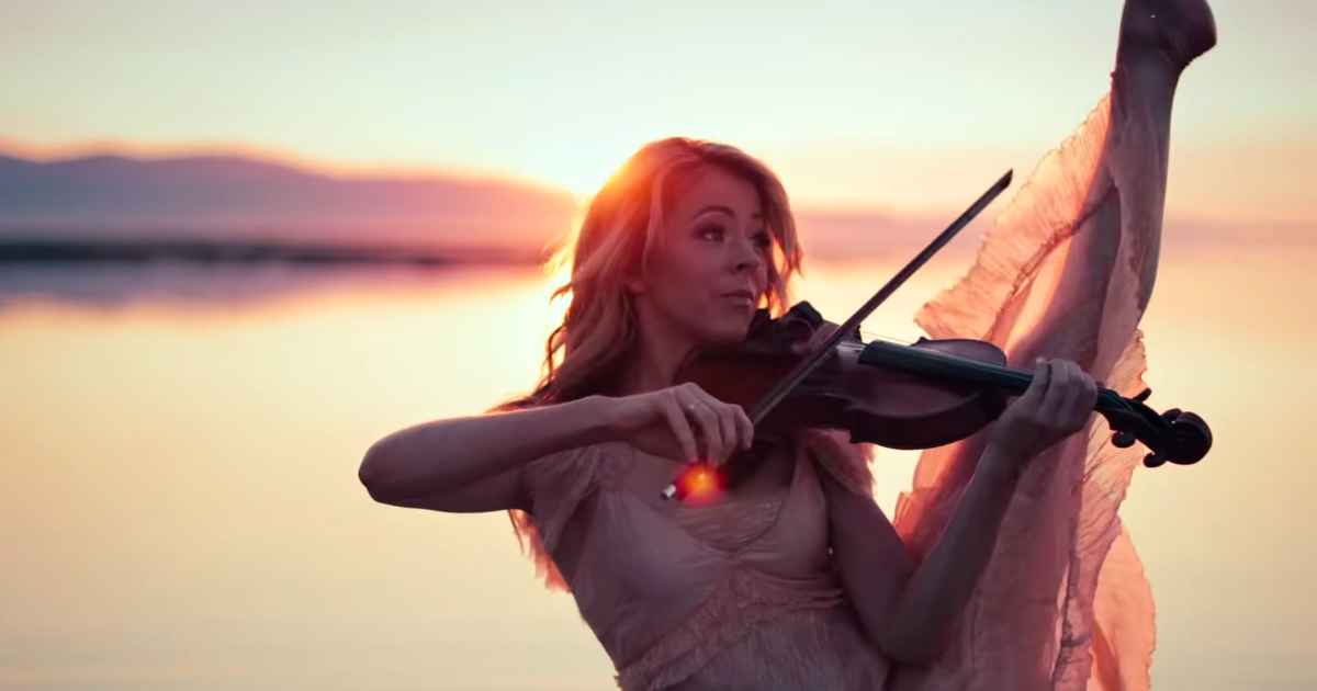 Lindsey Stirling Plays Stunning Violin Cover Of 'Angels We Have Heard