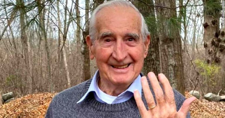 man-helps-elderly-man-find-lost-wedding-ring