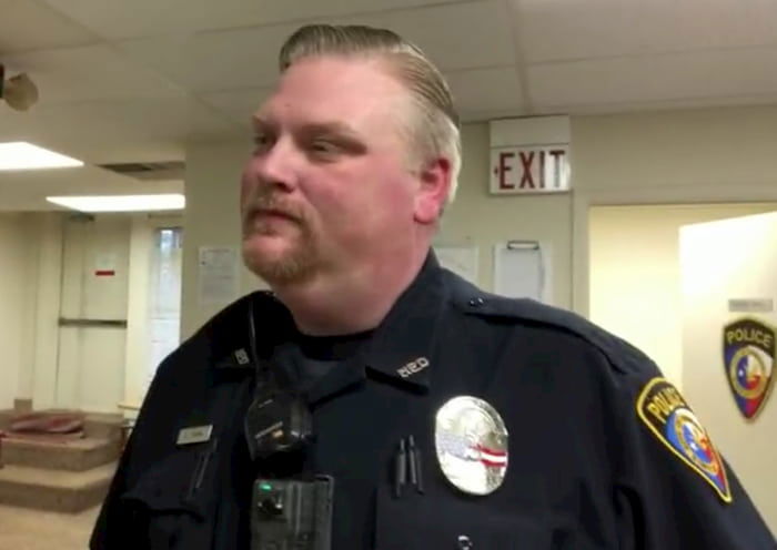 Woman Thanks Officer Who Helped Her Say Final Goodbye To Dying Father ...