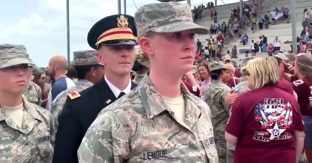 military-brother-surprises-airman-sister