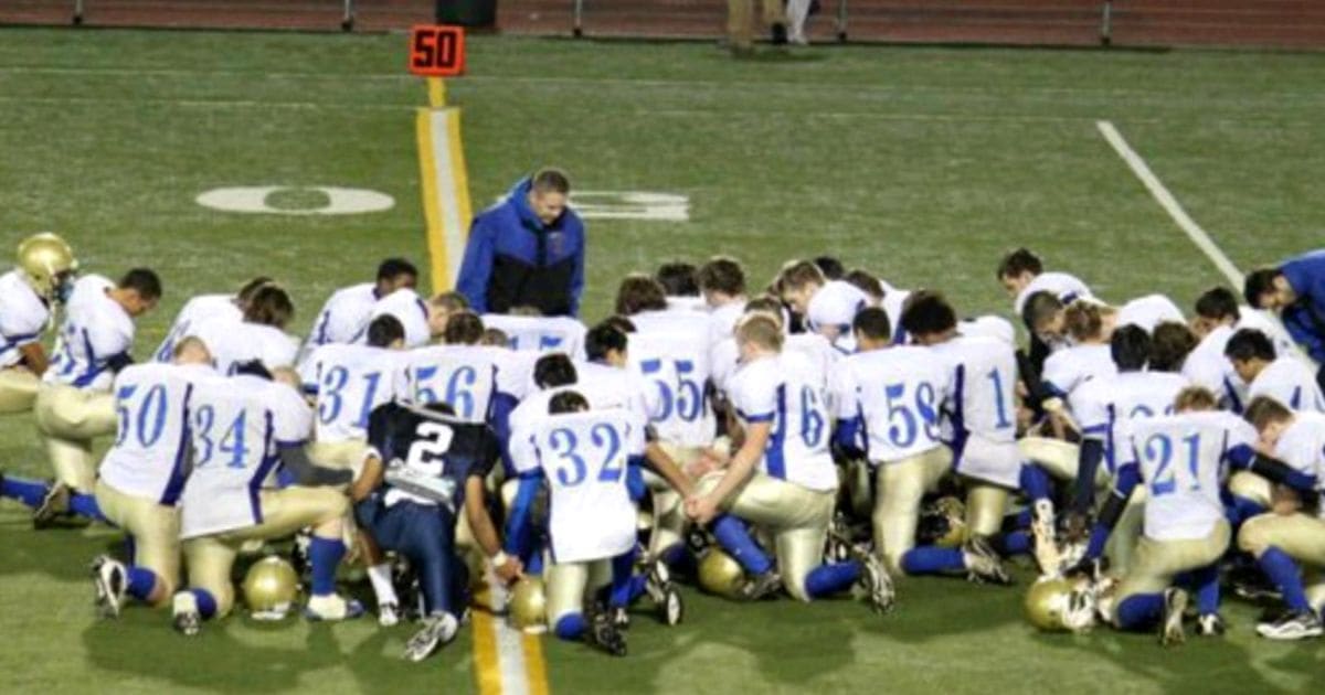 Football Coach Fired For Praying After Games Takes Case To Supreme