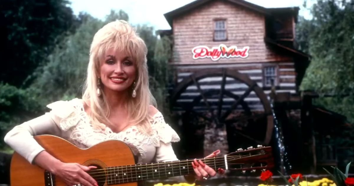 dolly-parton-paying-employees-dollywood
