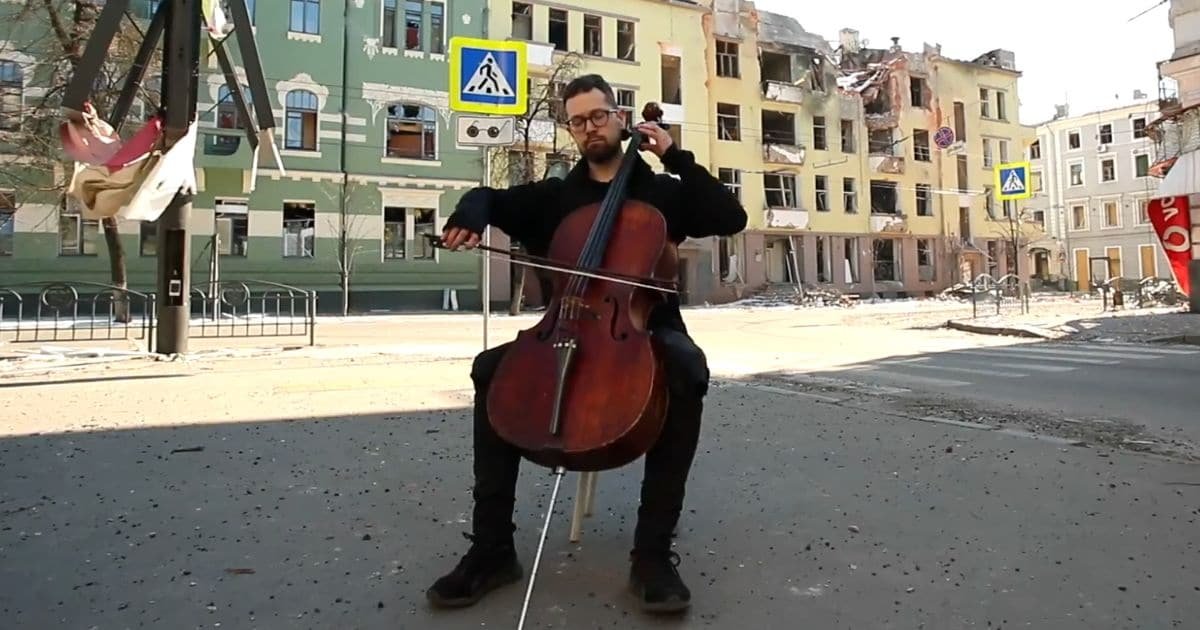 cellist-playing-in-ukraine