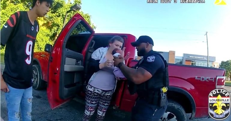 officer-saves-newborn-baby