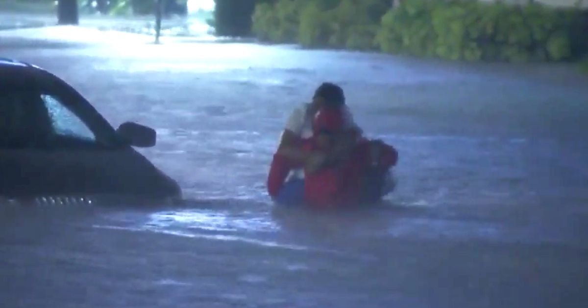 reporter-rescues-woman-hurricane-ian