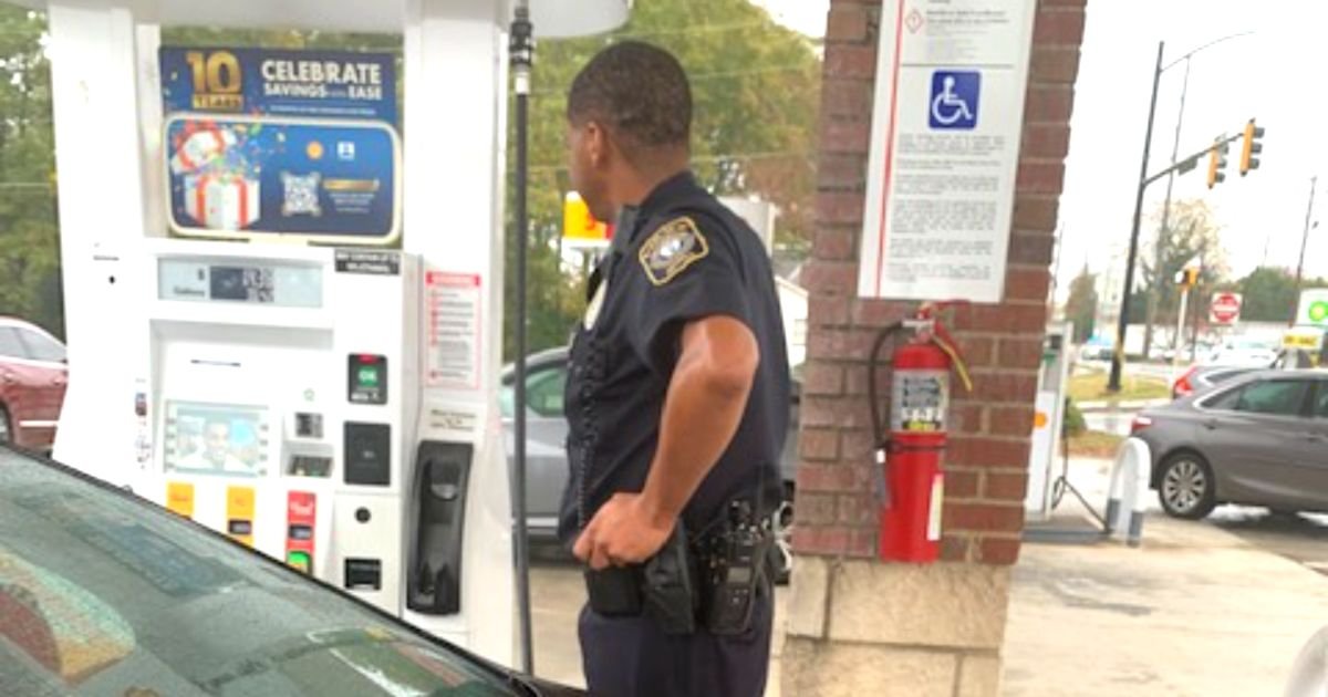 police-officer-pay-for-gas