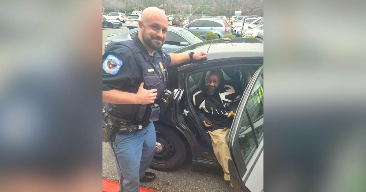 officer helps homeless man