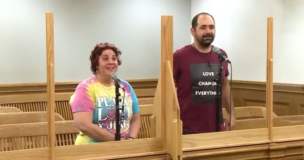 couple prays with judge caprio