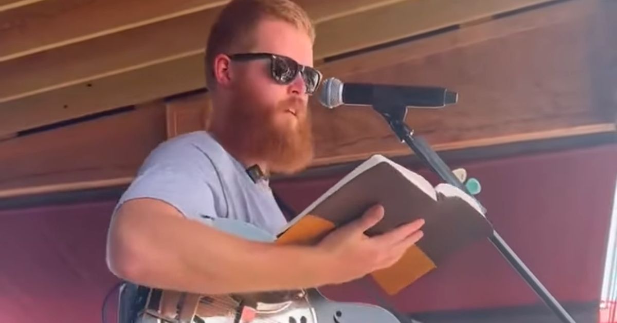 Rich Men North of Richmond' Singer Oliver Anthony Reads Psalm