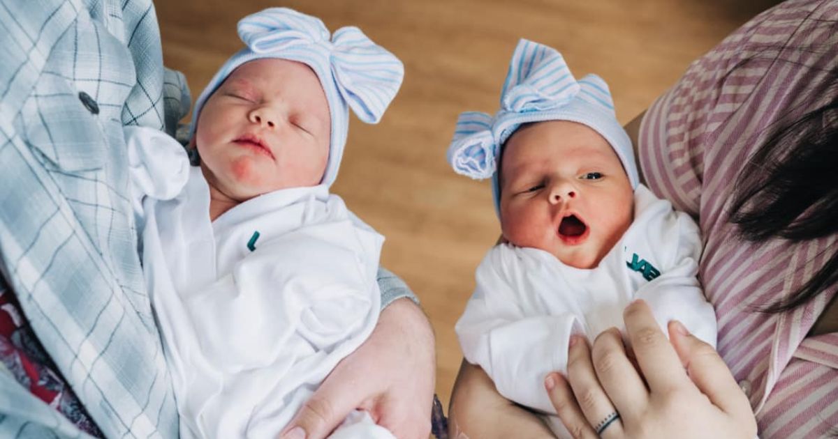 Twins Born from Two Uteruses on Different Days in a 'OneinaMillion